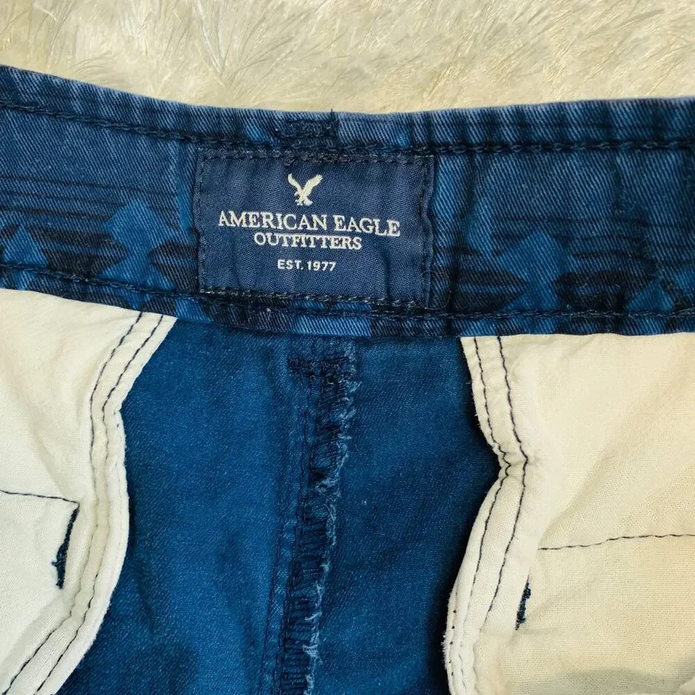 American Eagle Classic Chino Shorts Aztec Pattern Blue on Blue Sz 32